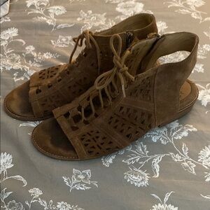 Söfft brown nora suede sandal